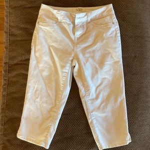 d.jeans New York White Capris size 6